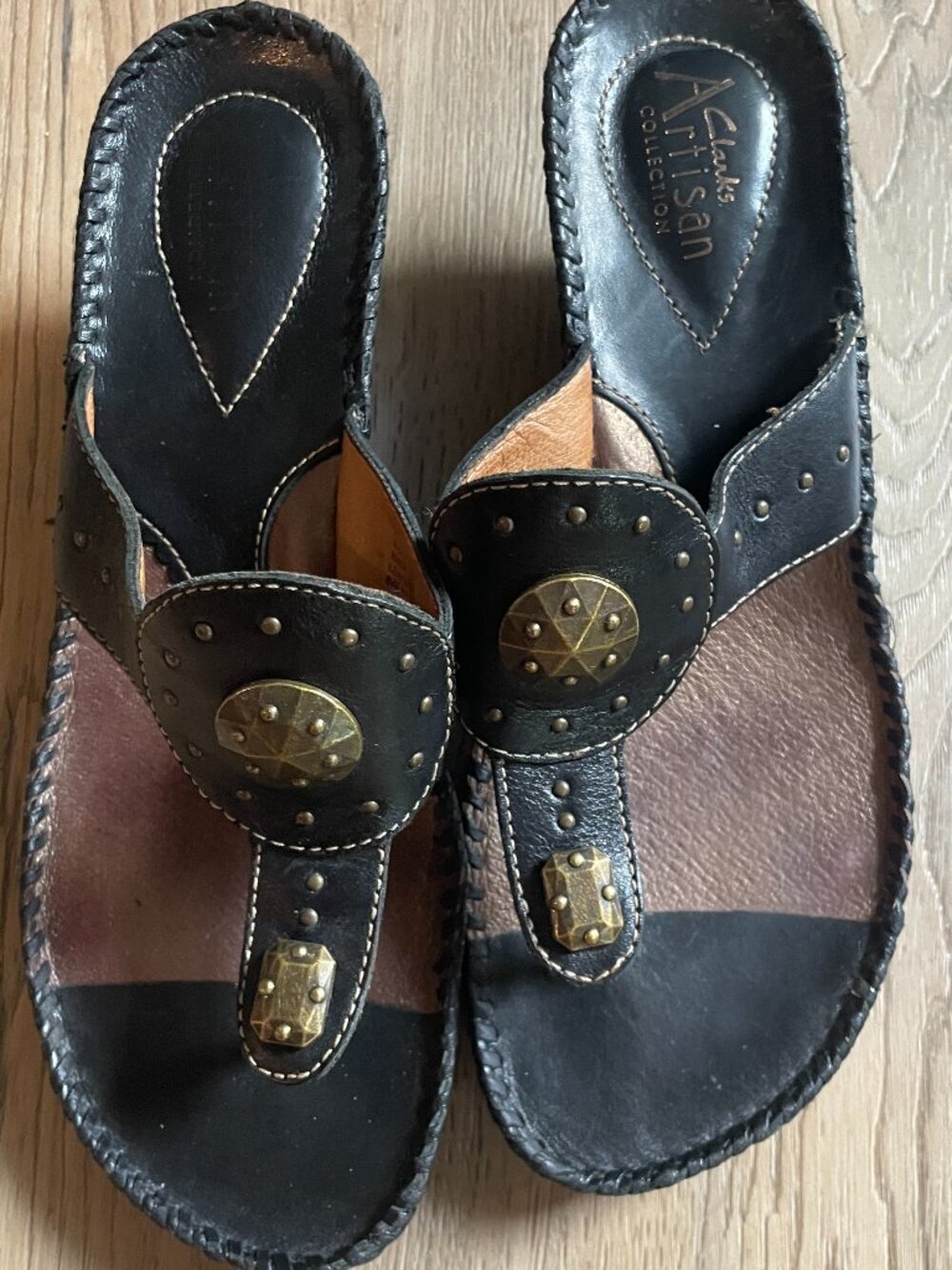 Clarks Artisan Black Leather Wedge Sandals with Studded Accents 6.5M Summer!